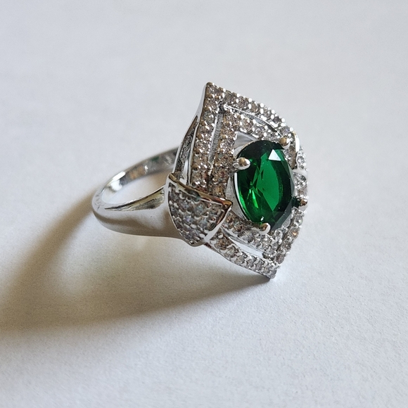 New 925 Silver Oval Cut Emerald Diamond Ring for Women